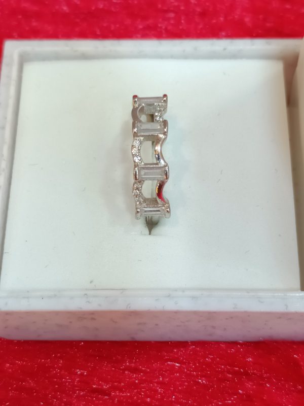 Silver Geometric Sparkle Ring - Image 3