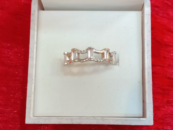 Silver Geometric Sparkle Ring - Image 5
