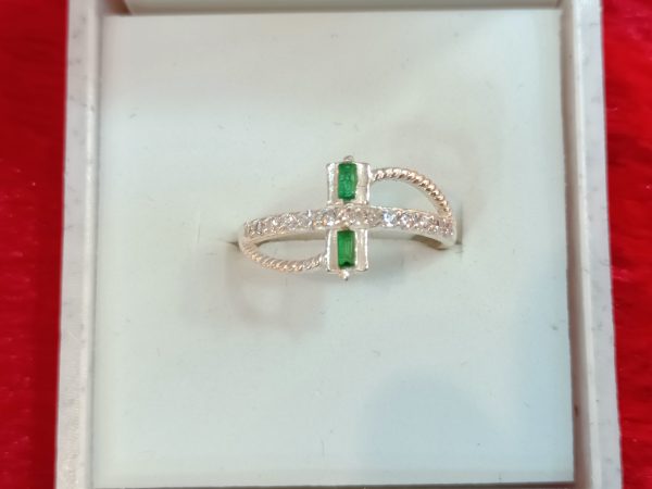 Emerald Crossband Silver Ring - Image 3