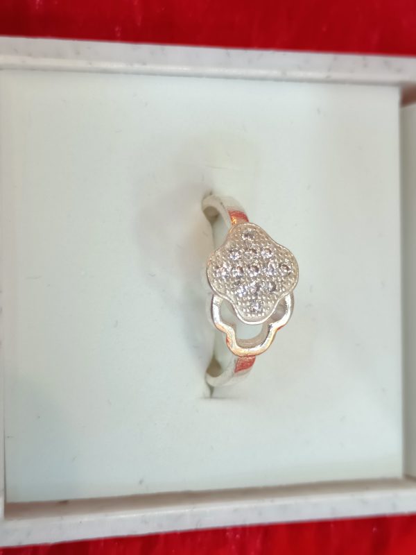 Silver Clover Bloom Ring - Image 5