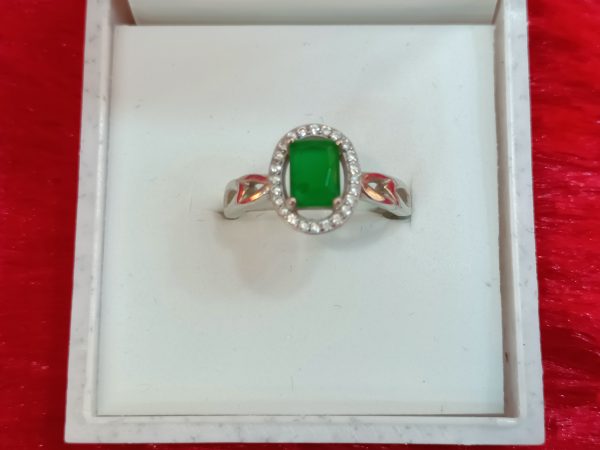 Emerald Radiance Silver Ring - Image 3
