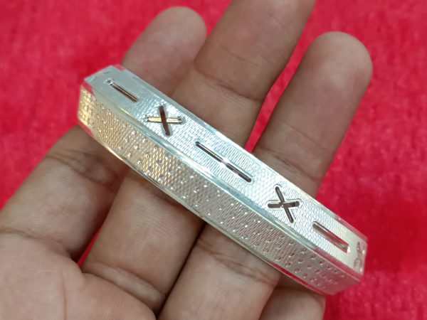 Cross-Cut Engraved Kada - Image 3