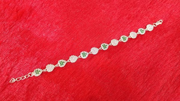 Elegant Clover Sparkle Bracelet - Image 2