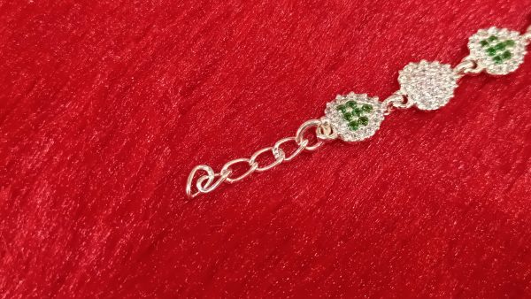 Elegant Clover Sparkle Bracelet - Image 3