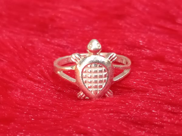 Charming Sterling Silver Turtle Ring with Textured Shell Design