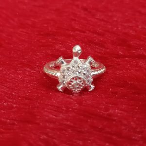 Sterling Silver Turtle Ring with Green Gemstone Shell – Symbol of Strength and Serenity