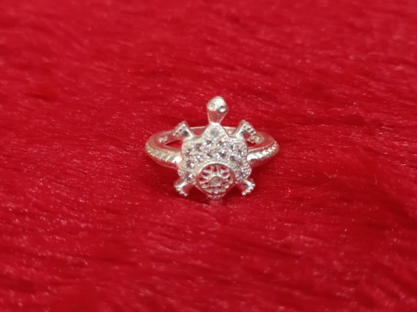 Sterling Silver Turtle Ring with Green Gemstone Shell – Symbol of Strength and Serenity