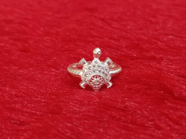 Sterling Silver Turtle Ring with Green Gemstone Shell – Symbol of Strength and Serenity - Image 2