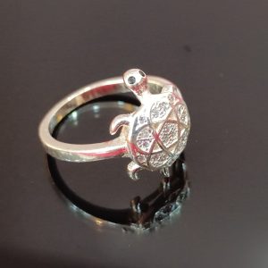 Sterling Silver Turtle Ring – Playful Charm with Sparkling Detail