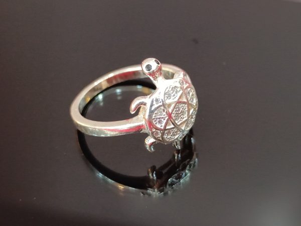 Sterling Silver Turtle Ring – Playful Charm with Sparkling Detail