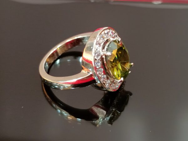 Elegant Silver Ring with Yellow-Green CZ and Halo Accents - Image 2