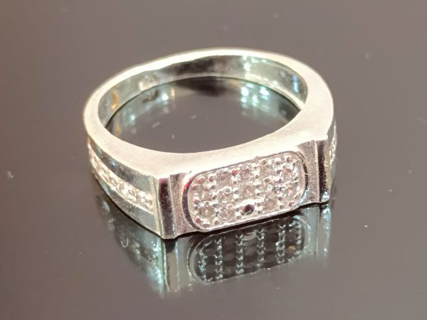 Rectangular Face Silver Ring with Side Detailing – Sleek & Sophisticated Style