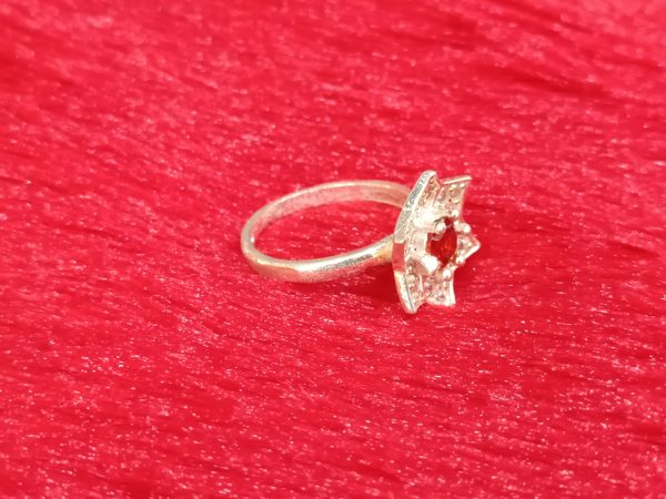 Star-Shaped Ring with Fiery Red Center - Image 3