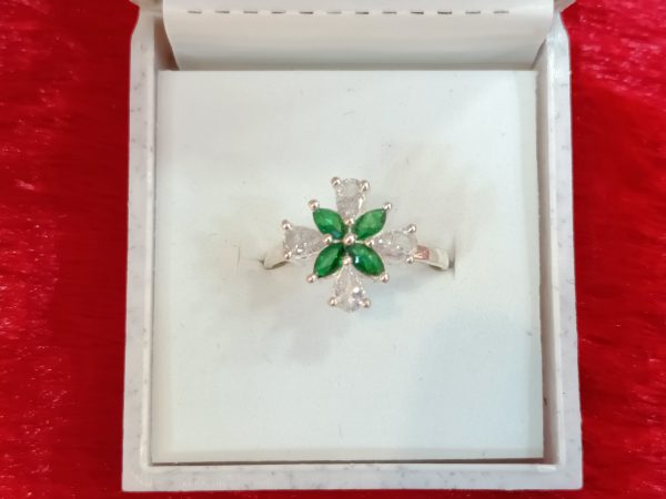 Elegant Green Floral Sparkle Ring - Image 2