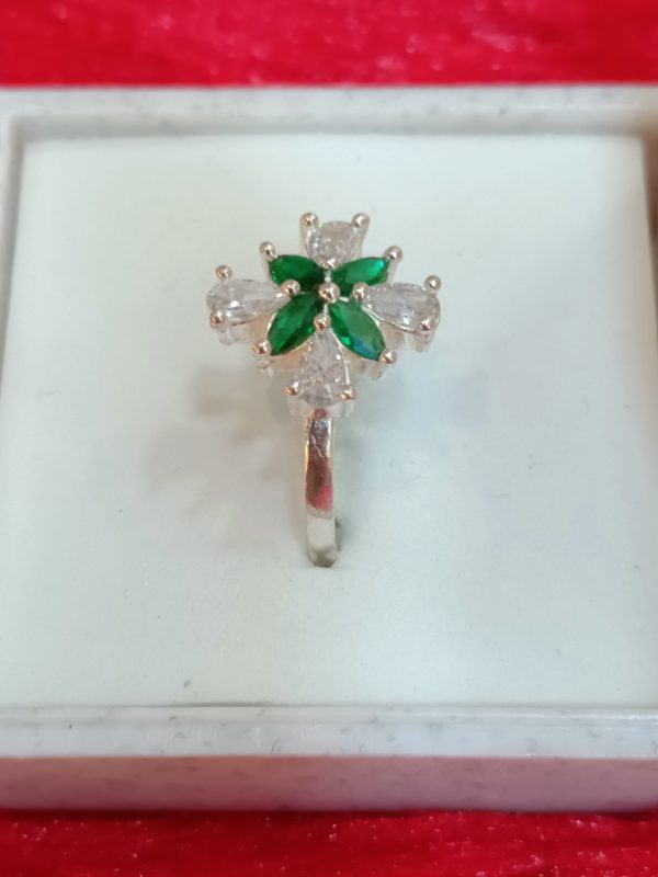 Elegant Green Floral Sparkle Ring