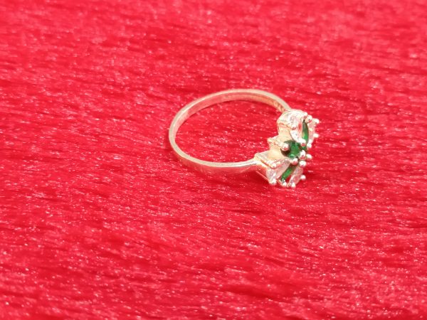 Elegant Green Floral Sparkle Ring - Image 5