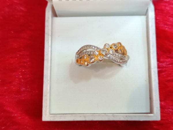 Elegant Emerald & Diamond Twisted Band Ring - Image 2