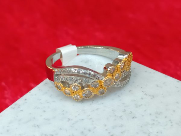 Elegant Emerald & Diamond Twisted Band Ring