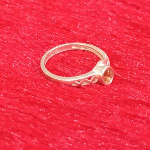 Geometric-Shouldered Ring with Warm-Toned Center Stone