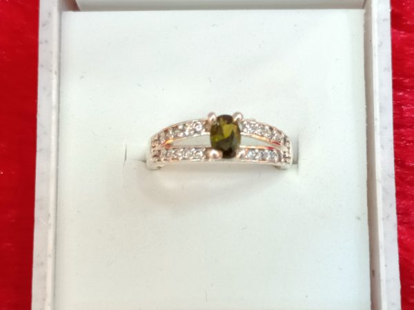 Split Band Ring with Green Oval Gemstone - Image 2