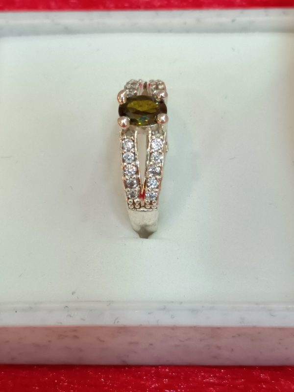 Split Band Ring with Green Oval Gemstone - Image 3