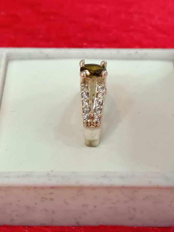 Split Band Ring with Green Oval Gemstone - Image 4
