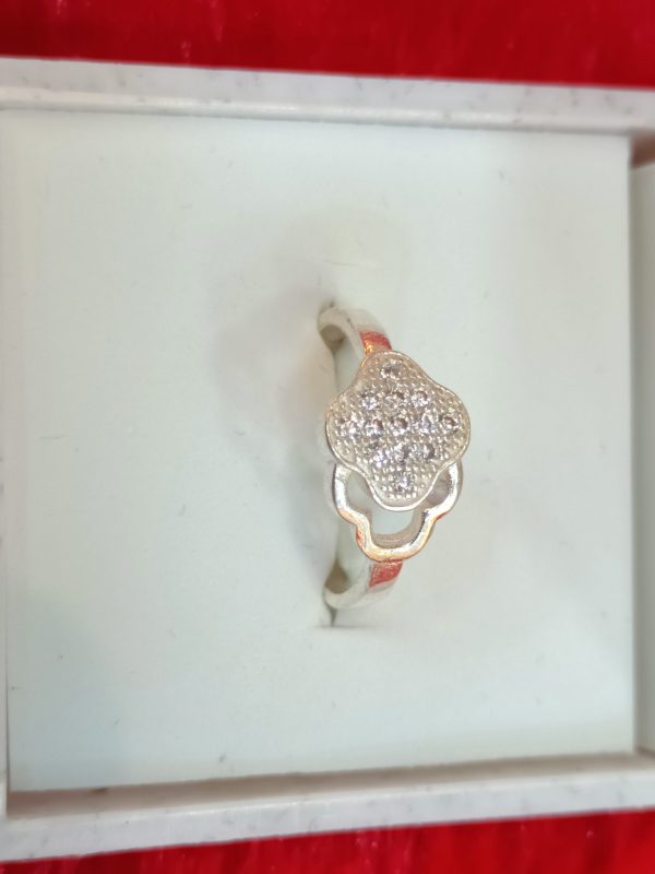 Silver Clover Bloom Ring - Image 5
