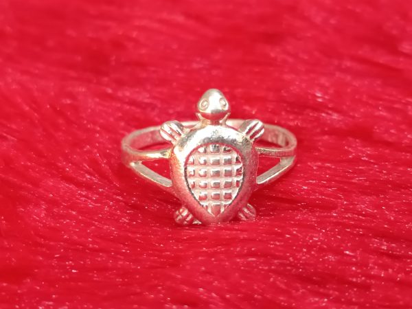 Charming Sterling Silver Turtle Ring with Textured Shell Design