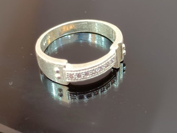 Industrial-Inspired Silver Ring with Embedded Stones – Modern & Edgy