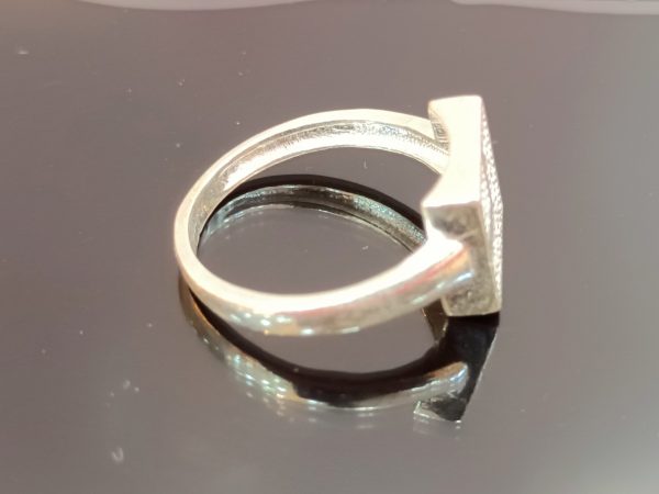 Geometric Grid Silver Ring – Sleek & Structured Elegance - Image 2