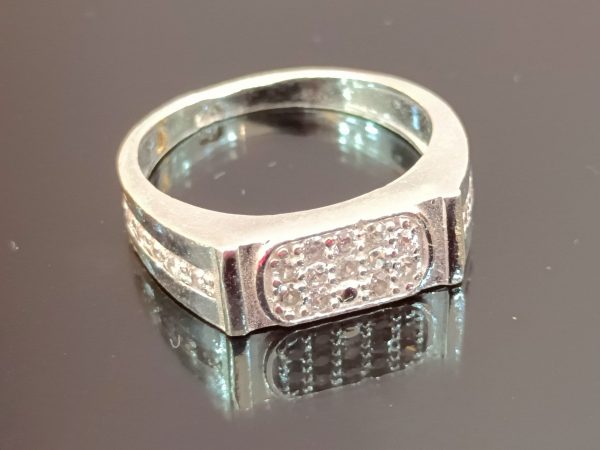 Rectangular Face Silver Ring with Side Detailing – Sleek & Sophisticated Style