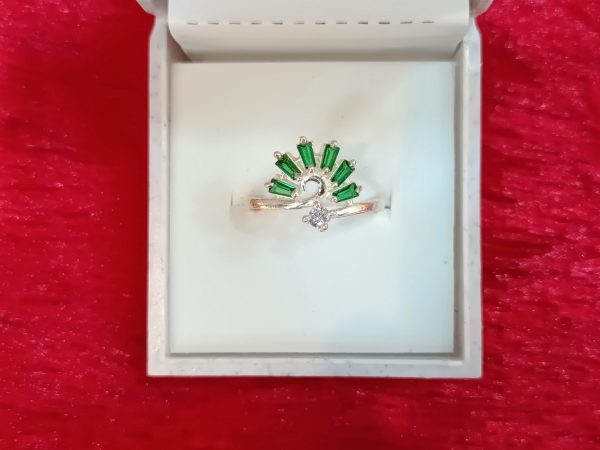 Emerald Fan Swirl Silver Ring – Elegant Radiance - Image 2
