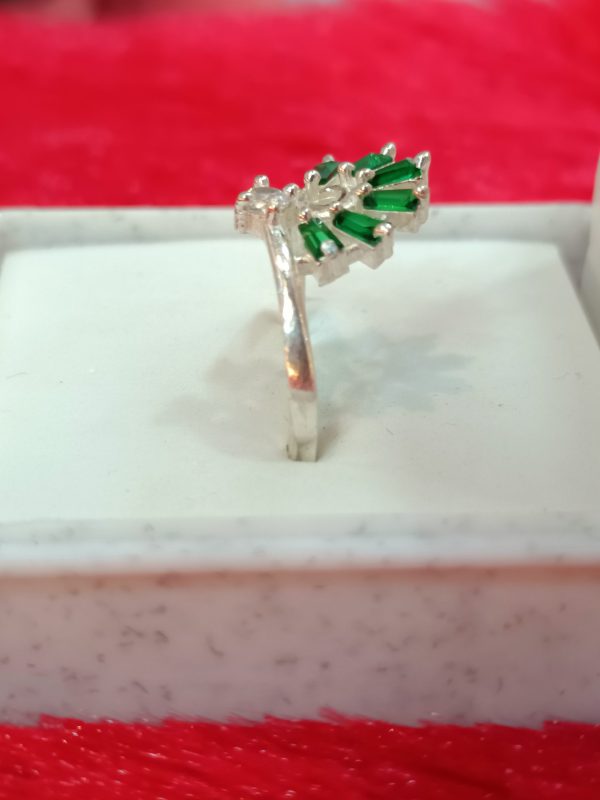 Emerald Fan Swirl Silver Ring – Elegant Radiance - Image 4
