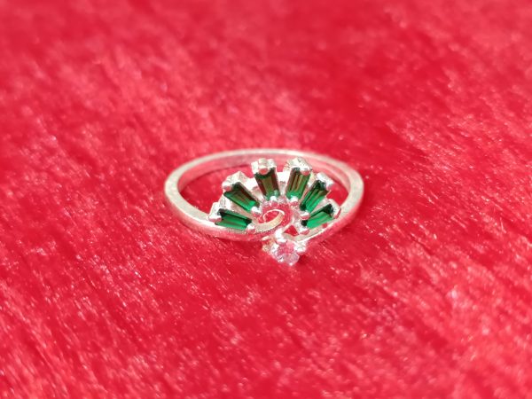 Emerald Fan Swirl Silver Ring – Elegant Radiance - Image 5