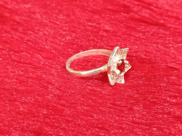 Star-Shaped Ring with Fiery Red Center - Image 3