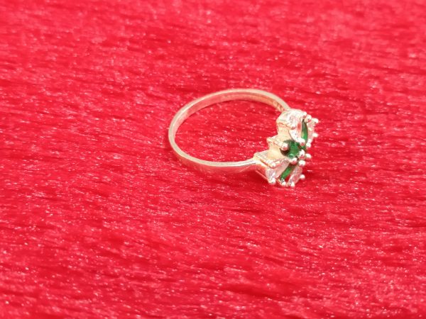 Elegant Green Floral Sparkle Ring - Image 5