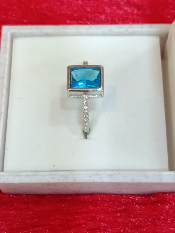 Ocean Radiance: Dazzling Blue Stone Ring - Image 2