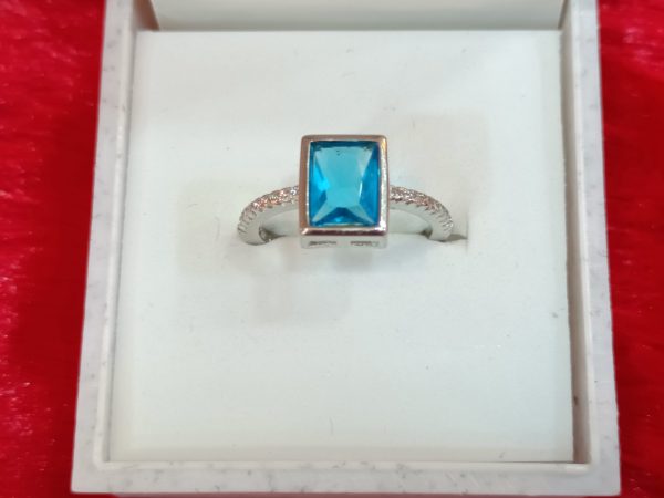 Ocean Radiance: Dazzling Blue Stone Ring