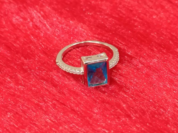 Ocean Radiance: Dazzling Blue Stone Ring - Image 4