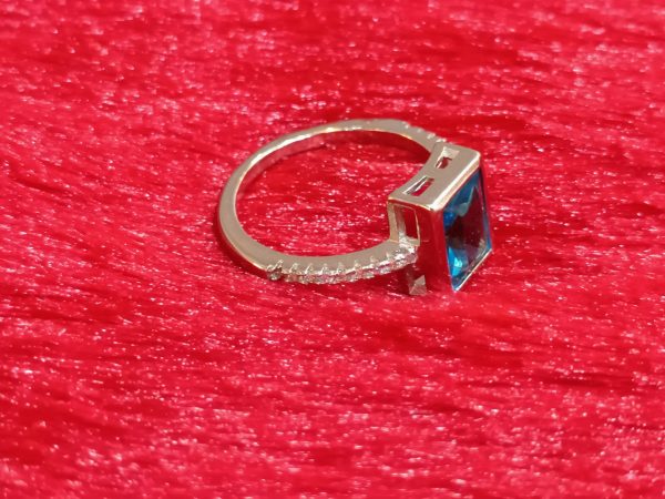 Ocean Radiance: Dazzling Blue Stone Ring - Image 5