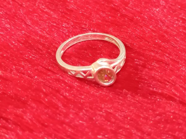 Geometric-Shouldered Ring with Warm-Toned Center Stone - Image 5